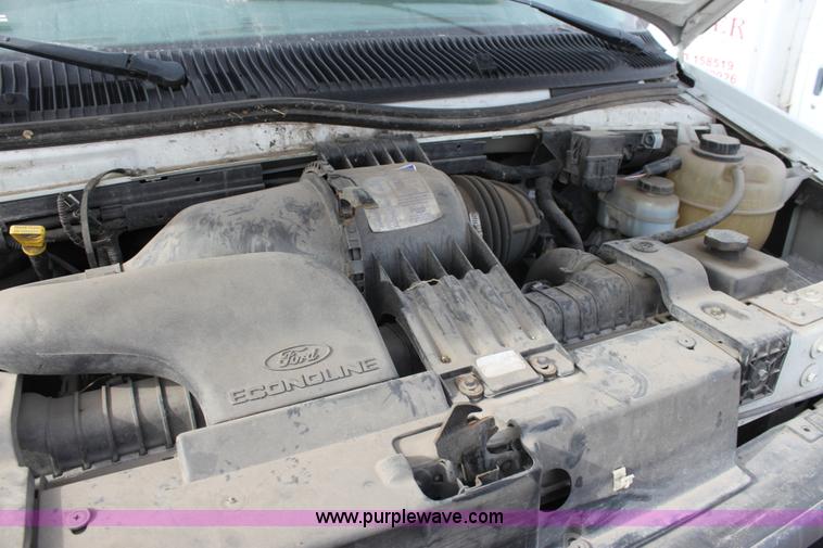 image for item E8221 2005 Ford E250 van