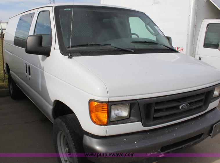 image for item E8221 2005 Ford E250 van