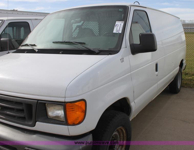 image for item E8221 2005 Ford E250 van