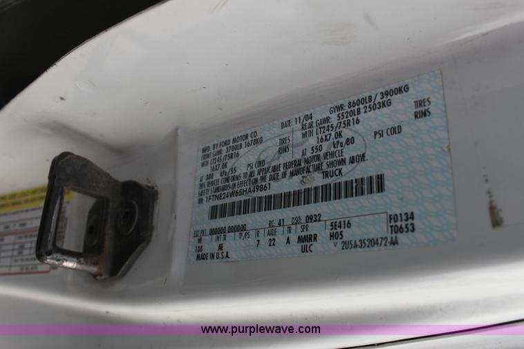 image for item E8221 2005 Ford E250 van