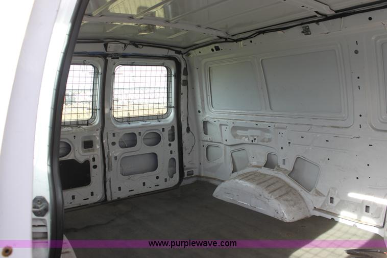 image for item E8221 2005 Ford E250 van