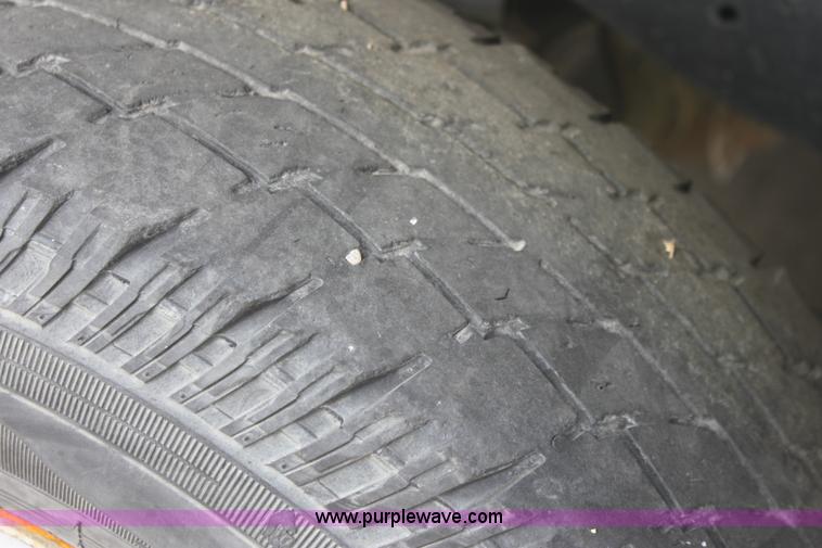 image for item E8221 2005 Ford E250 van