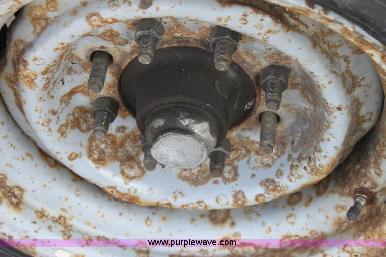 image for item E8221 2005 Ford E250 van