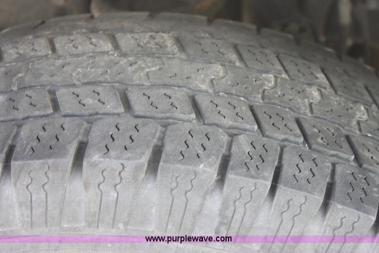 image for item E8221 2005 Ford E250 van