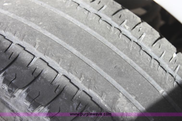 image for item E8221 2005 Ford E250 van