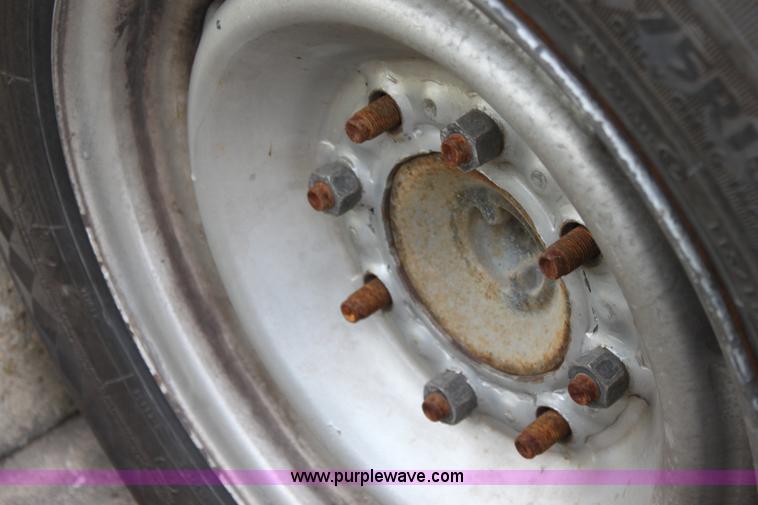 image for item E8221 2005 Ford E250 van