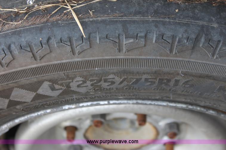 image for item E8221 2005 Ford E250 van