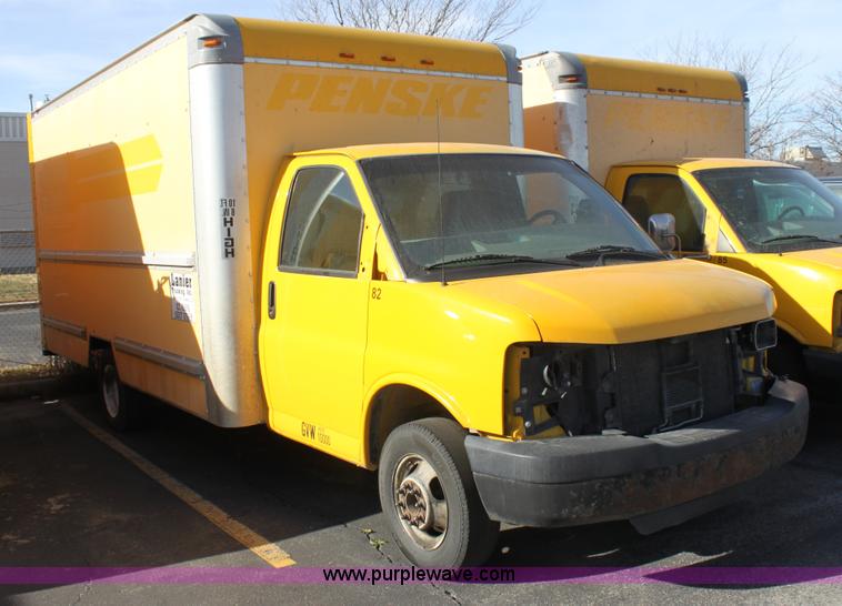 image for item E8230 2005 GMC Savana G3500 cargo van