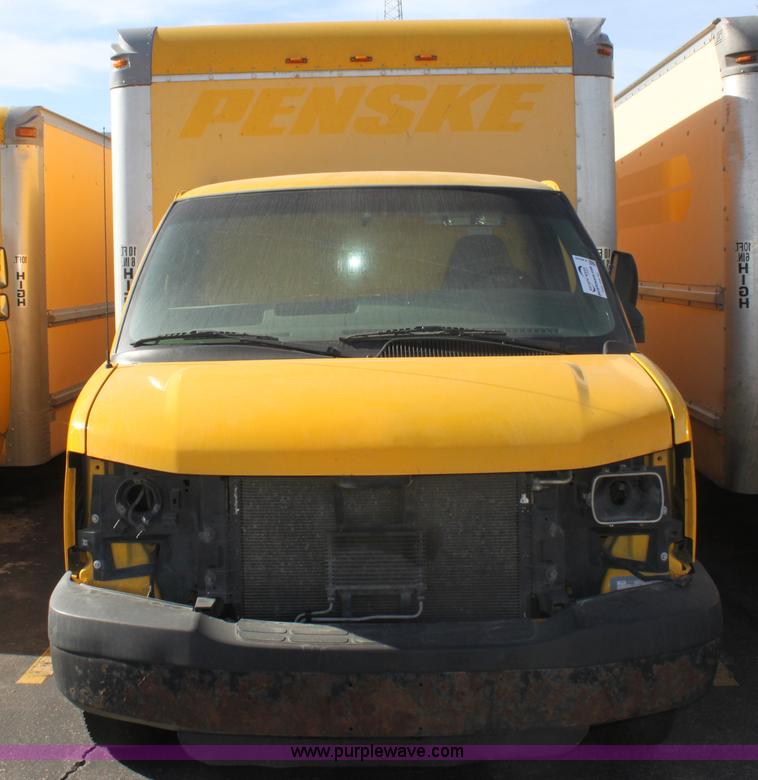 image for item E8230 2005 GMC Savana G3500 cargo van