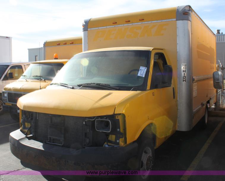 image for item E8230 2005 GMC Savana G3500 cargo van