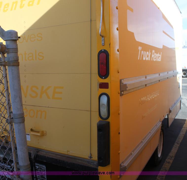 image for item E8230 2005 GMC Savana G3500 cargo van