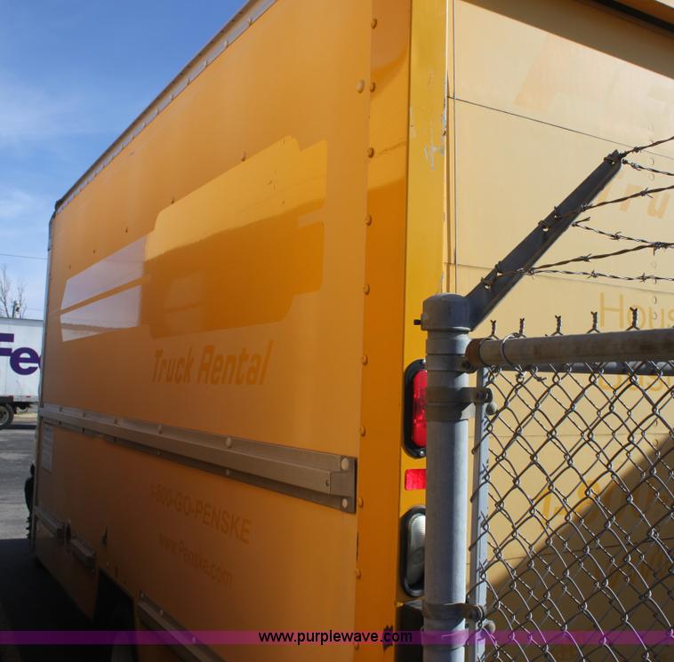 image for item E8230 2005 GMC Savana G3500 cargo van