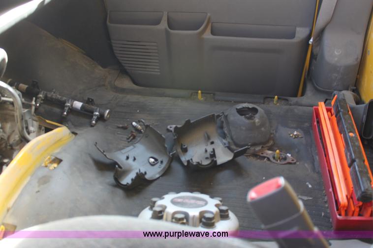 image for item E8230 2005 GMC Savana G3500 cargo van