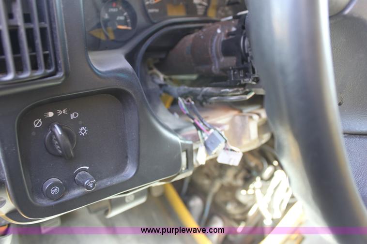 image for item E8230 2005 GMC Savana G3500 cargo van