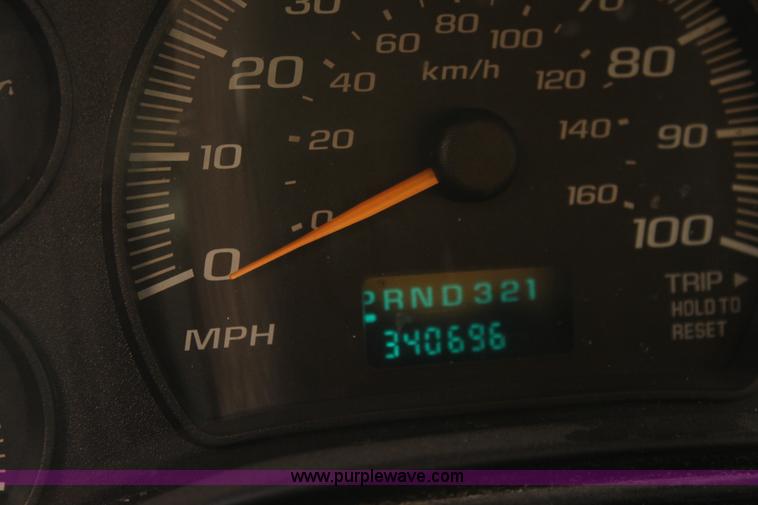 image for item E8230 2005 GMC Savana G3500 cargo van