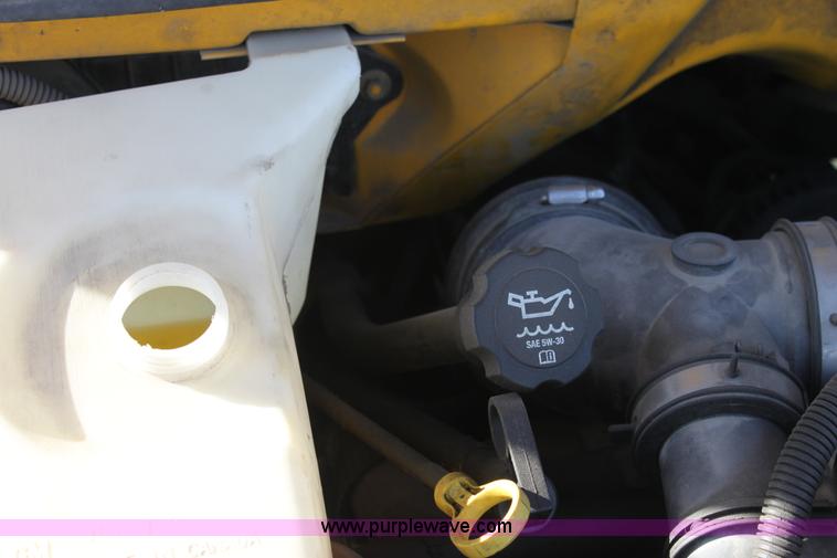 image for item E8230 2005 GMC Savana G3500 cargo van