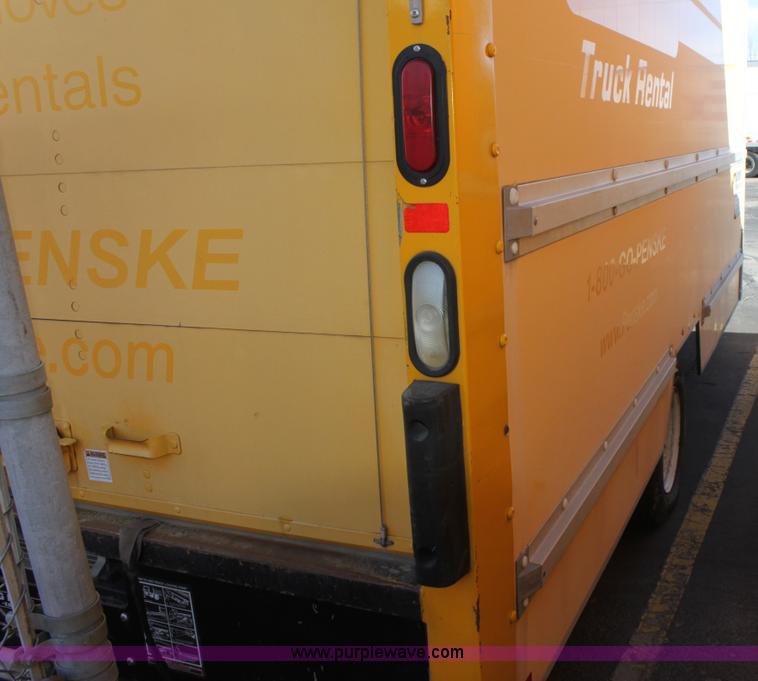 image for item E8230 2005 GMC Savana G3500 cargo van