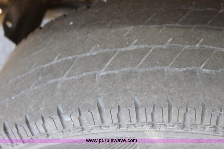 image for item E8230 2005 GMC Savana G3500 cargo van