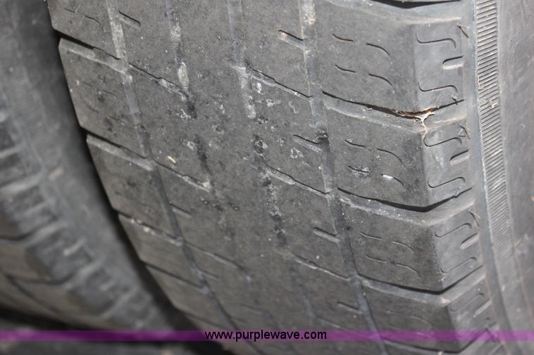 image for item E8230 2005 GMC Savana G3500 cargo van