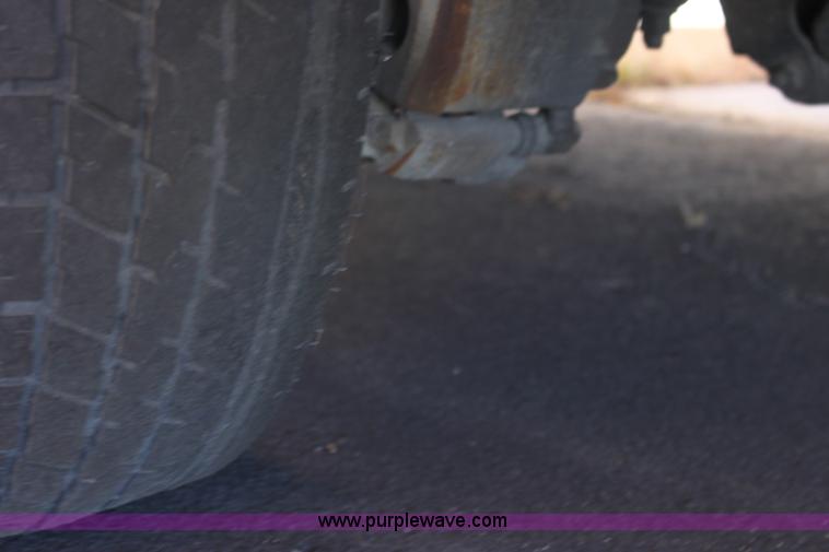 image for item E8230 2005 GMC Savana G3500 cargo van