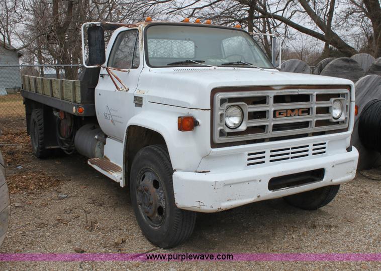image for item E8240 1978 GMC Sierra 6000 flatbed truck