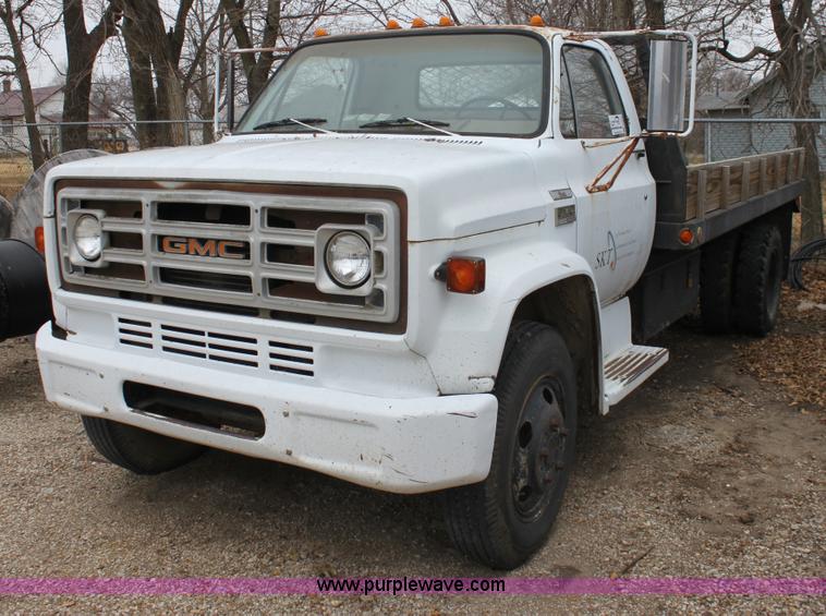 image for item E8240 1978 GMC Sierra 6000 flatbed truck