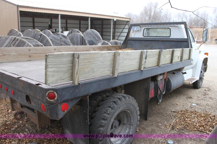 image for item E8240 1978 GMC Sierra 6000 flatbed truck