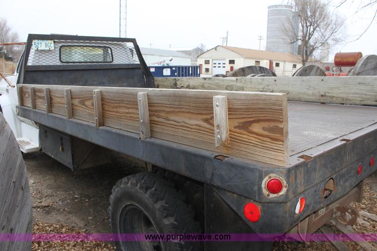 image for item E8240 1978 GMC Sierra 6000 flatbed truck