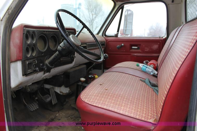 image for item E8240 1978 GMC Sierra 6000 flatbed truck