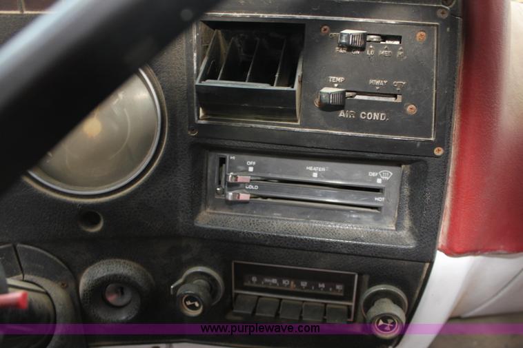 image for item E8240 1978 GMC Sierra 6000 flatbed truck