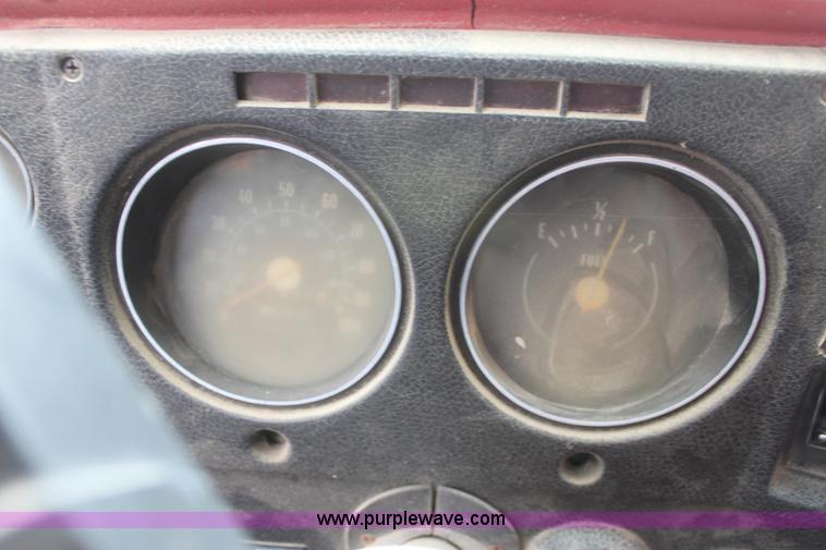 image for item E8240 1978 GMC Sierra 6000 flatbed truck