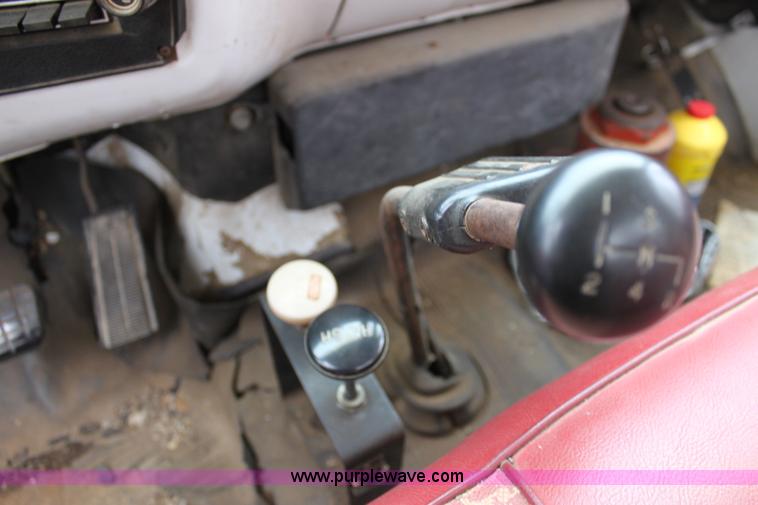 image for item E8240 1978 GMC Sierra 6000 flatbed truck