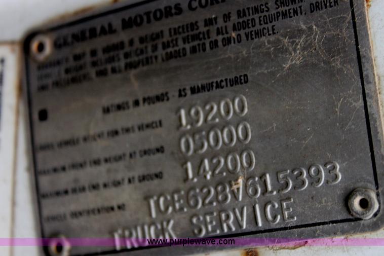 image for item E8240 1978 GMC Sierra 6000 flatbed truck