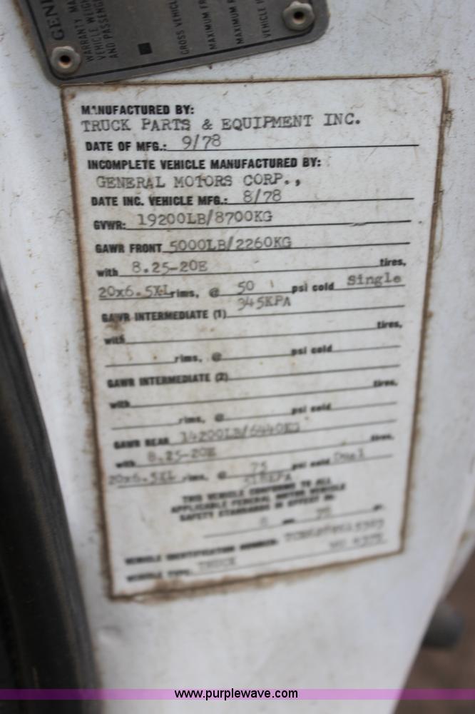 image for item E8240 1978 GMC Sierra 6000 flatbed truck