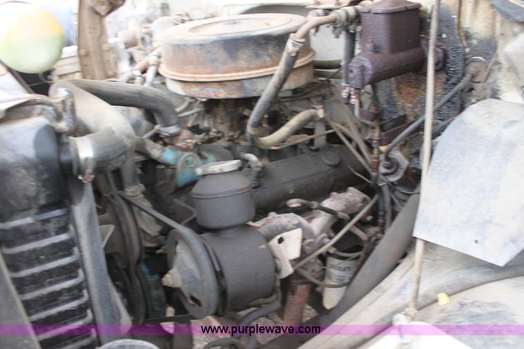 image for item E8240 1978 GMC Sierra 6000 flatbed truck