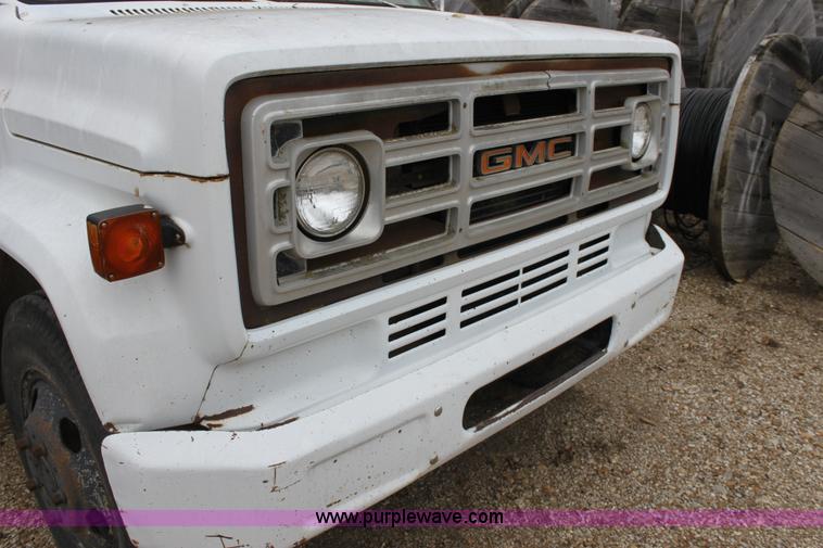 image for item E8240 1978 GMC Sierra 6000 flatbed truck