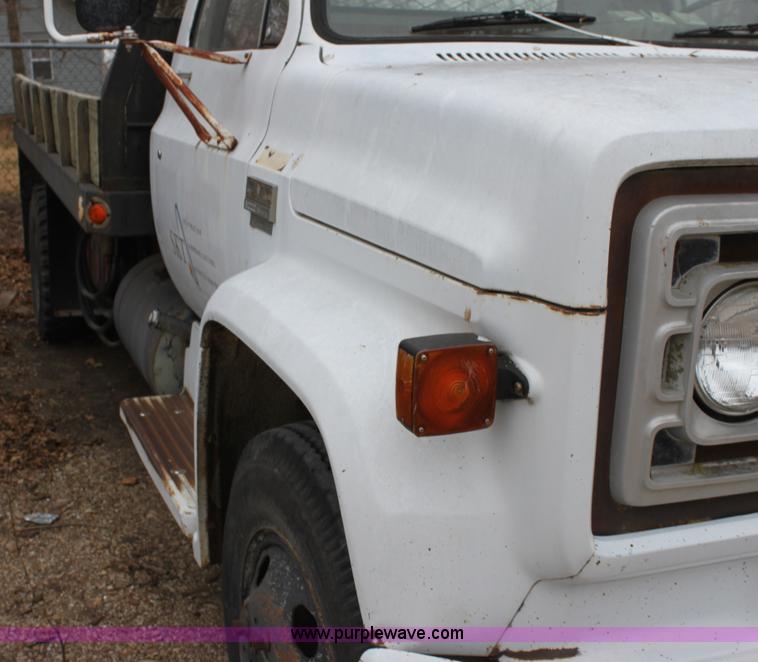 image for item E8240 1978 GMC Sierra 6000 flatbed truck