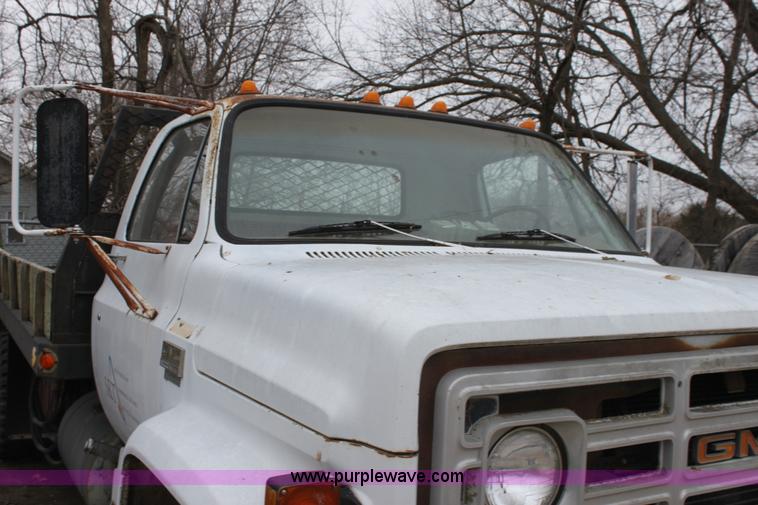 image for item E8240 1978 GMC Sierra 6000 flatbed truck