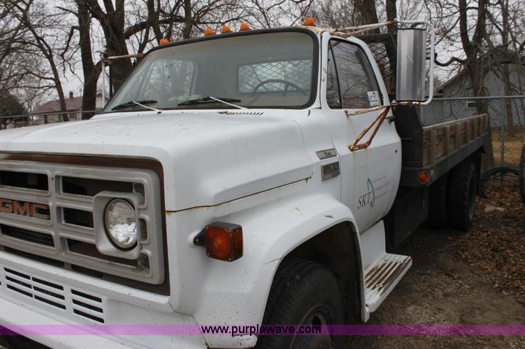 image for item E8240 1978 GMC Sierra 6000 flatbed truck