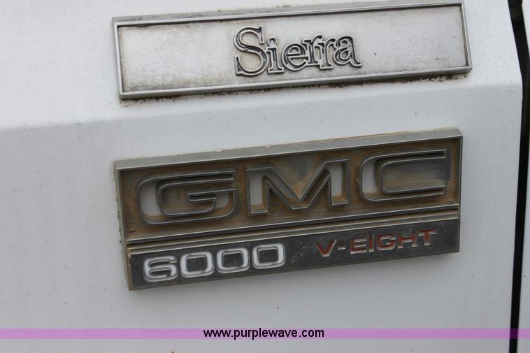 image for item E8240 1978 GMC Sierra 6000 flatbed truck