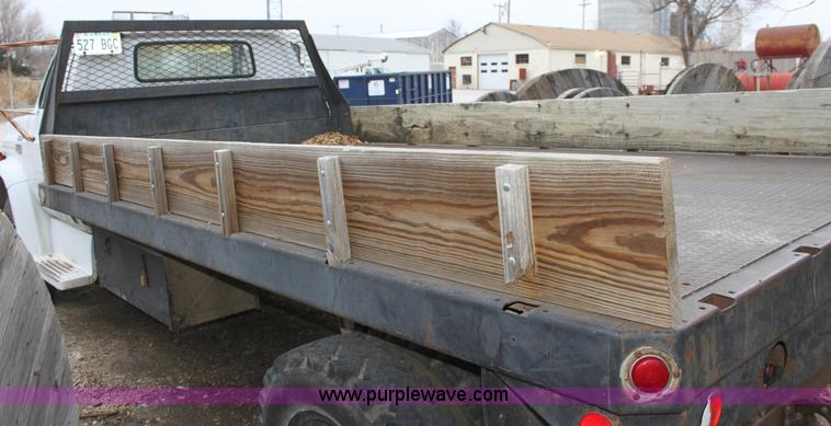 image for item E8240 1978 GMC Sierra 6000 flatbed truck