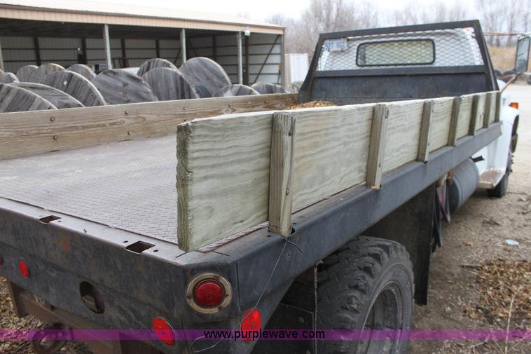 image for item E8240 1978 GMC Sierra 6000 flatbed truck