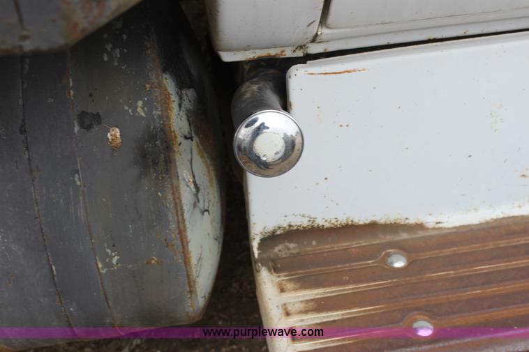 image for item E8240 1978 GMC Sierra 6000 flatbed truck