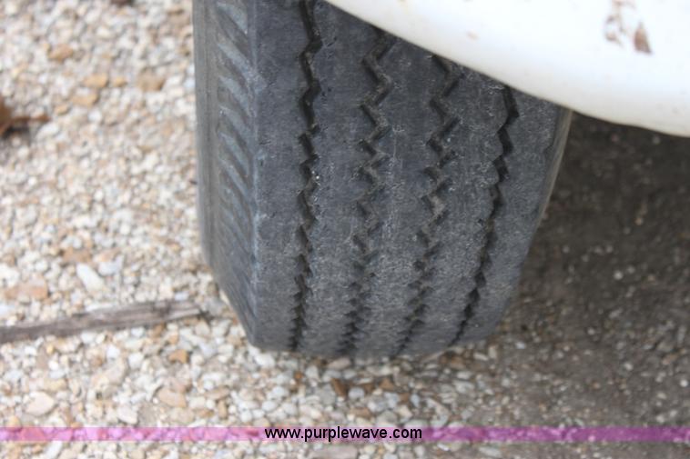 image for item E8240 1978 GMC Sierra 6000 flatbed truck