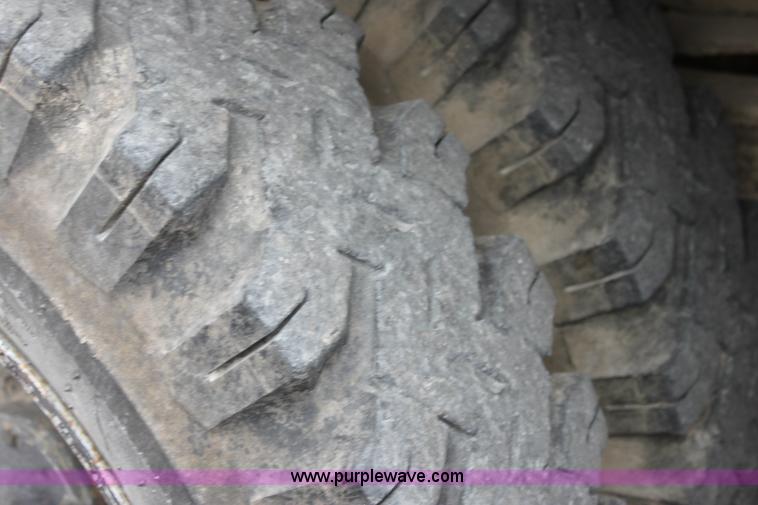 image for item E8240 1978 GMC Sierra 6000 flatbed truck