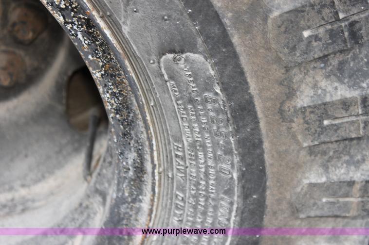 image for item E8240 1978 GMC Sierra 6000 flatbed truck