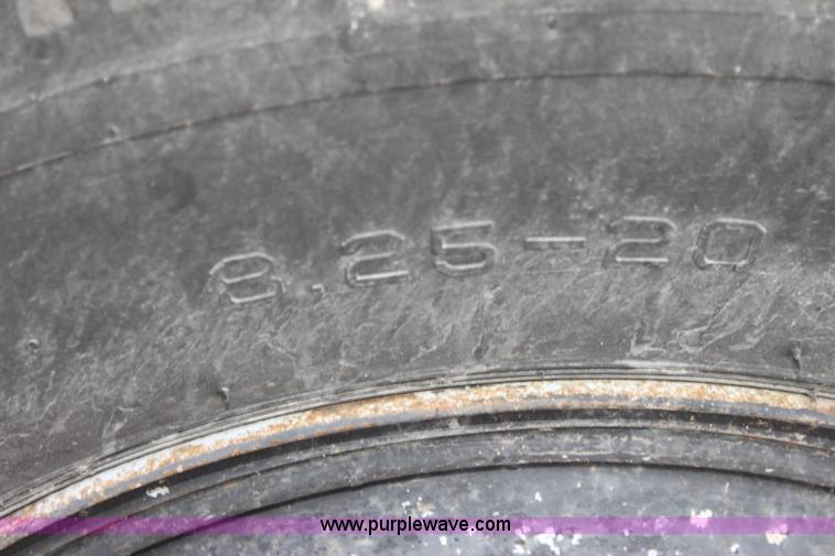 image for item E8240 1978 GMC Sierra 6000 flatbed truck