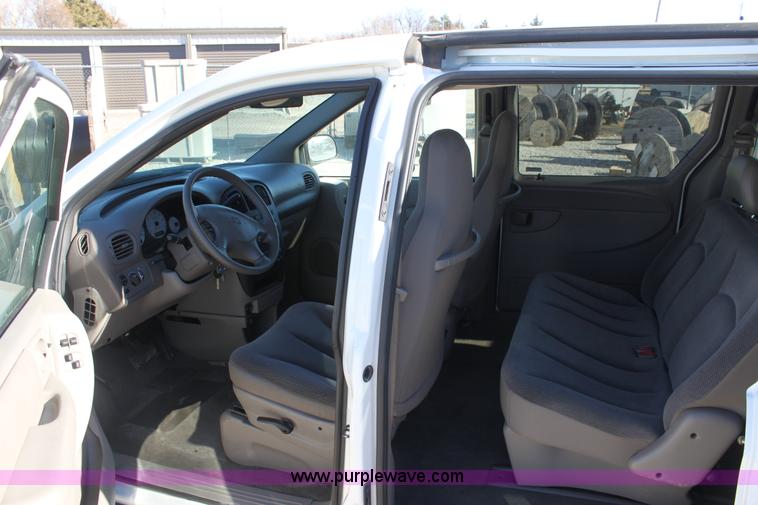 image for item E8253 2001 Dodge Caravan SE van