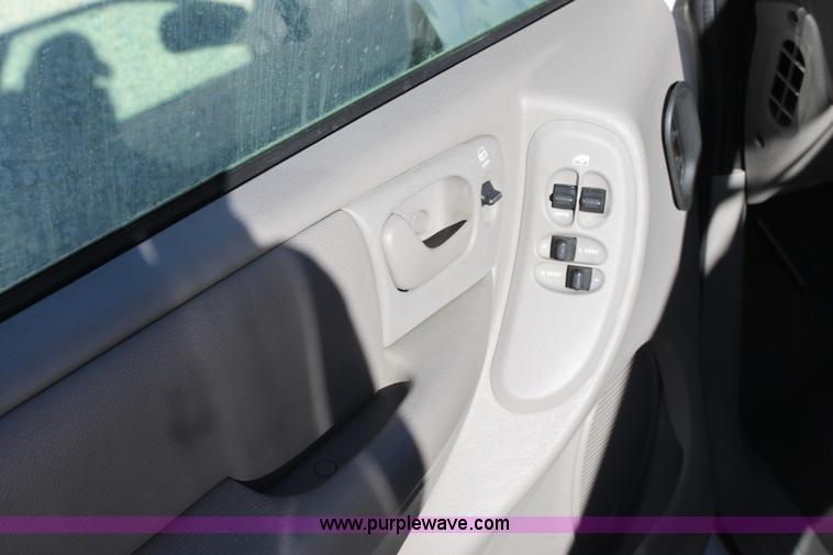 image for item E8253 2001 Dodge Caravan SE van