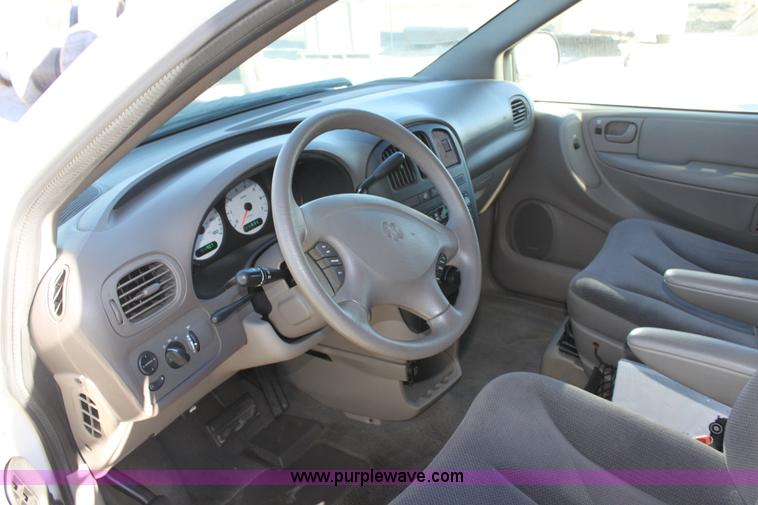 image for item E8253 2001 Dodge Caravan SE van
